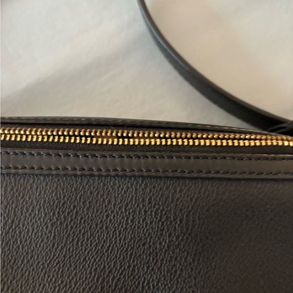 Stylish Tory Burch Leopard Print Crossbody Bag - Picture 3 of 9